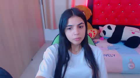 Snapshot of elenna_hotx chatting on 1, 2, 2025 agnes online show from 1, 2, 2025