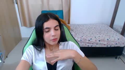 Snapshot of elenna_hotx chatting on 2, 3, 2025 agnes online show from 2, 3, 2025