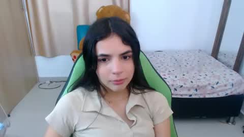 Snapshot of elenna_hotx chatting on 5, 3, 2025 agnes online show from 5, 3, 2025