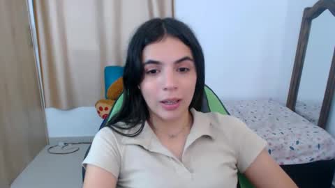Snapshot of elenna_hotx chatting on 5, 3, 2025 agnes online show from 5, 3, 2025