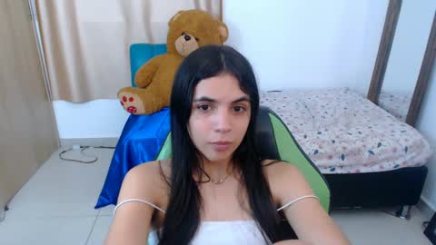 Snapshot of elenna_hotx chatting on 6, 3, 2025 agnes online show from 6, 3, 2025