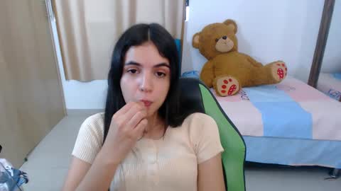 Snapshot of elenna_hotx chatting on 11, 3, 2025 agnes online show from 11, 3, 2025