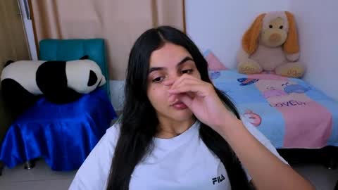 Snapshot of elenna_hotx chatting on 24, 9, 2025 agnes online show from 24, 9, 2025