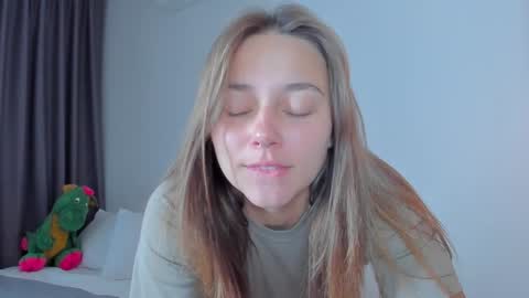 Snapshot of eleonora_linn_ chatting on 4, 2, 2025 Eleonora online show from 4, 2, 2025
