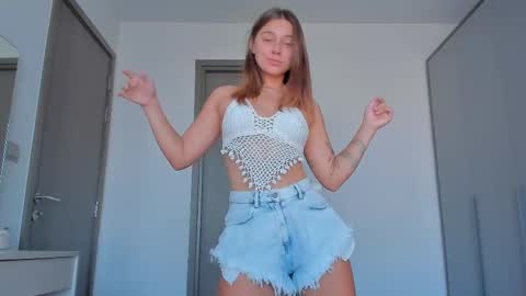 Snapshot of eleonora_linn_ chatting on 9, 2, 2025 Eleonora online show from 9, 2, 2025