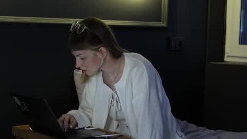 Snapshot of eleonora_linn_ chatting on 12, 9, 2025 Eleonora online show from 12, 9, 2025