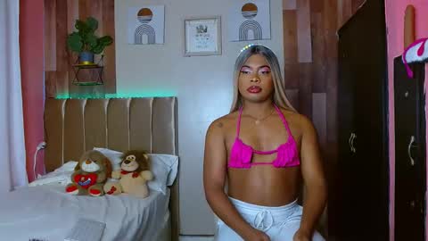 Snapshot of eletrabrowns chatting on 15, 10, 2025 eletrabrowns online show from 15, 10, 2025