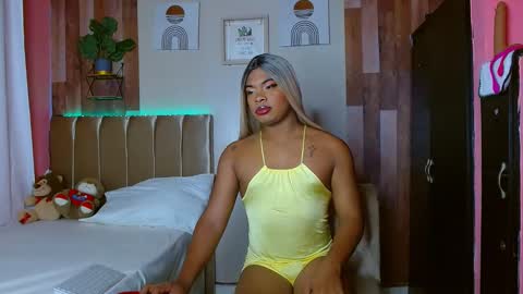 Snapshot of eletrabrowns chatting on 16, 10, 2025 eletrabrowns online show from 16, 10, 2025