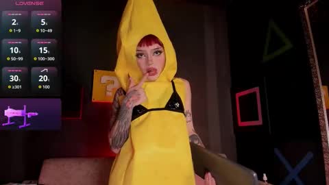 Snapshot of elettra_roux chatting on 8, 11, 2025 ELETTRA online show from 8, 11, 2025