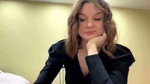 Mila online show from 27, 2, 2026