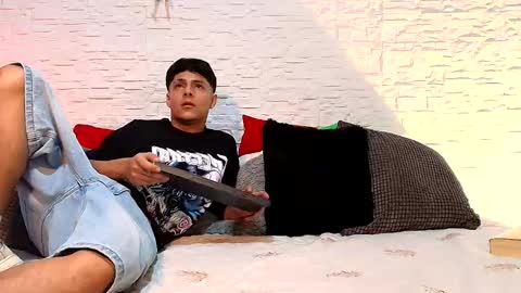 elias_salvatore_ online show from 25, 5, 2026