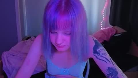 Snapshot of elieiza_xo chatting on 28, 3, 2026 elieiza_xo online show from 28, 3, 2026