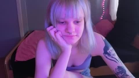 Snapshot of elieiza_xo chatting on 8, 4, 2026 elieiza_xo online show from 8, 4, 2026