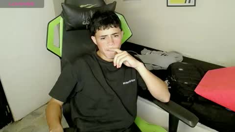 Snapshot of elii_797 chatting on 25, 11, 2025 bby-santy online show from 25, 11, 2025