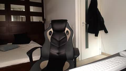 ElijahThorne online show from 20, 2, 2026