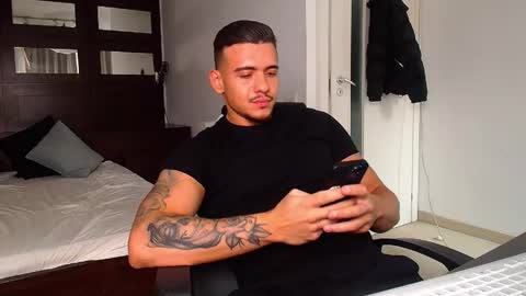 Snapshot of elijahthorne chatting on 5, 3, 2026 ElijahThorne online show from 5, 3, 2026