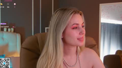 Snapshot of elina_nortas chatting on 5, 2, 2025 Elina online show from 5, 2, 2025