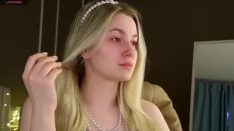 Snapshot of elina_nortas chatting on 8, 3, 2025 Elina online show from 8, 3, 2025