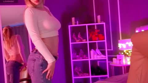 Snapshot of elina_nortas chatting on 12, 3, 2025 Elina online show from 12, 3, 2025