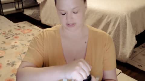 Snapshot of elinareign chatting on 4, 3, 2026 ElinaReign online show from 4, 3, 2026