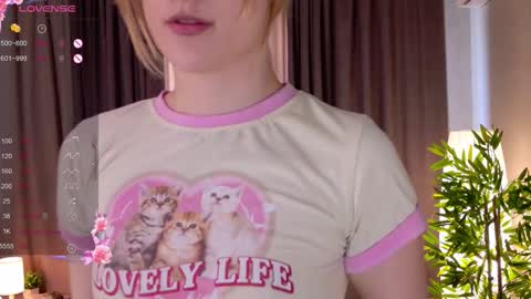 Snapshot of elis_goyard chatting on 11, 9, 2025 Elis online show from 11, 9, 2025