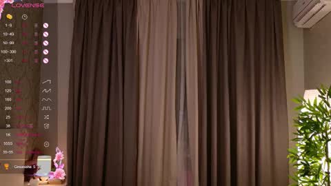 Snapshot of elis_goyard chatting on 21, 10, 2025 Elis online show from 21, 10, 2025