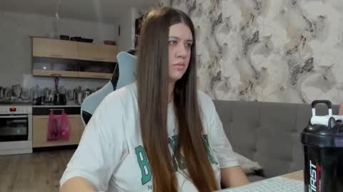 Snapshot of elisa_kollin chatting on 3, 12, 2025 Aletta Oushen online show from 3, 12, 2025