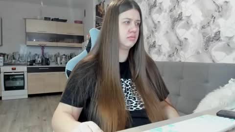 Snapshot of elisa_kollin chatting on 4, 12, 2025 Aletta Oushen online show from 4, 12, 2025