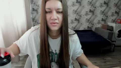 Snapshot of elisa_kollin chatting on 28, 4, 2026 Aletta Oushen online show from 28, 4, 2026