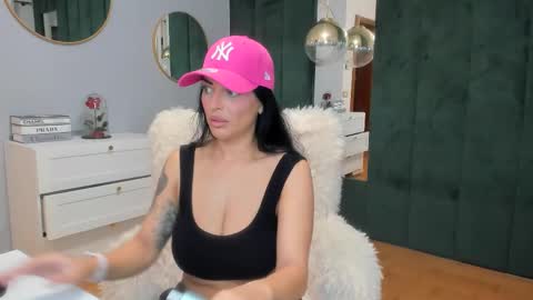 Snapshot of elisabaxter chatting on 26, 10, 2025 Maria online show from 26, 10, 2025