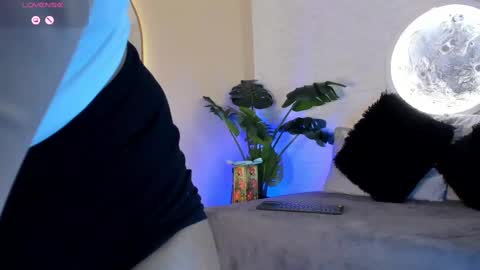 Snapshot of elise_diamond chatting on 8, 3, 2025 Elise diamond online show from 8, 3, 2025