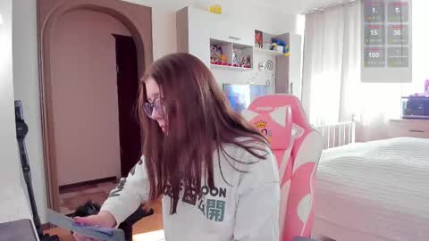 Elise    online show from 28, 2, 2025
