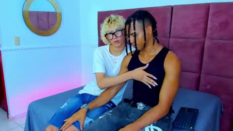 Valentino Konny y Jhon online show from 8, 5, 2026