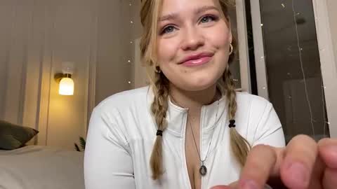 Snapshot of elixiirr chatting on 19, 12, 2025 Stephanie online show from 19, 12, 2025