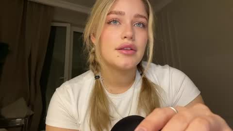 Snapshot of elixiirr chatting on 18, 4, 2026 Stephanie online show from 18, 4, 2026