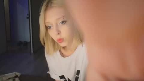 Snapshot of eliza_sadcat chatting on 12, 9, 2025 Elizabeth online show from 12, 9, 2025