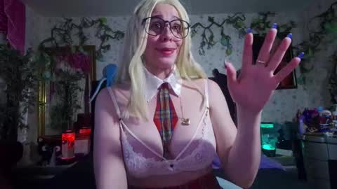 Elizabeth online show from 25, 10, 2025