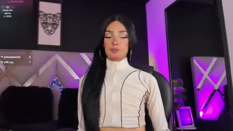 Snapshot of elizabeth_jones_01 chatting on 10, 3, 2026 Eli online show from 10, 3, 2026