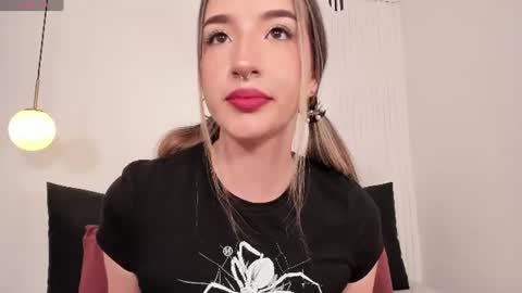 Snapshot of elizabeth_paython chatting on 15, 6, 2026 Eli online show from 15, 6, 2026