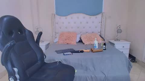 Elizabeth  online show from 16, 5, 2026