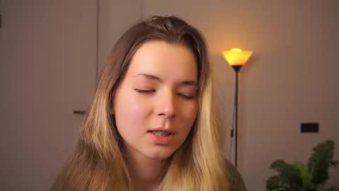 Snapshot of elizabethennals chatting on 15, 9, 2025 Elizabeth online show from 15, 9, 2025