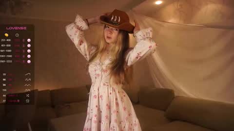 Snapshot of elizabethennals chatting on 3, 10, 2025 Elizabeth online show from 3, 10, 2025