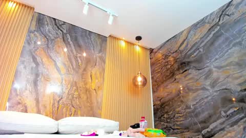 ella harper online show from 9, 1, 2025