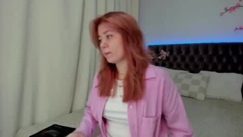 Ella Mayers online show from 15, 9, 2025