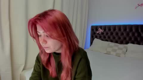 Ella Mayers online show from 28, 9, 2025