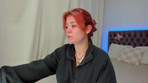 Ella Mayers online show from 11, 10, 2025