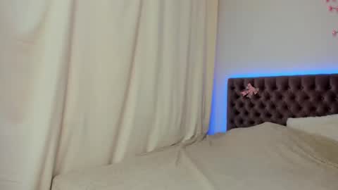 Ella Mayers online show from 12, 10, 2025