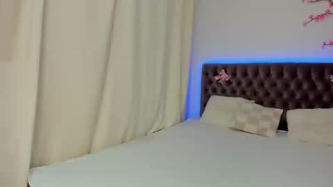 Ella Mayers online show from 17, 10, 2025