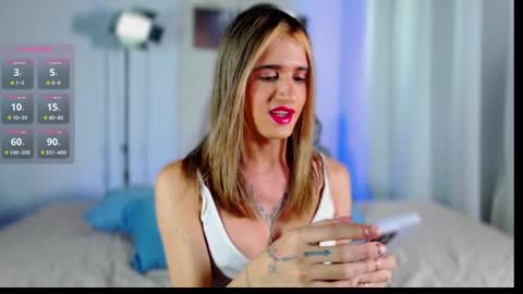 Snapshot of ella_mon chatting on 27, 9, 2025 ella_mon online show from 27, 9, 2025