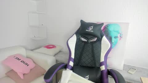 Snapshot of ella_starrr_ chatting on 12, 3, 2026 Ella online show from 12, 3, 2026